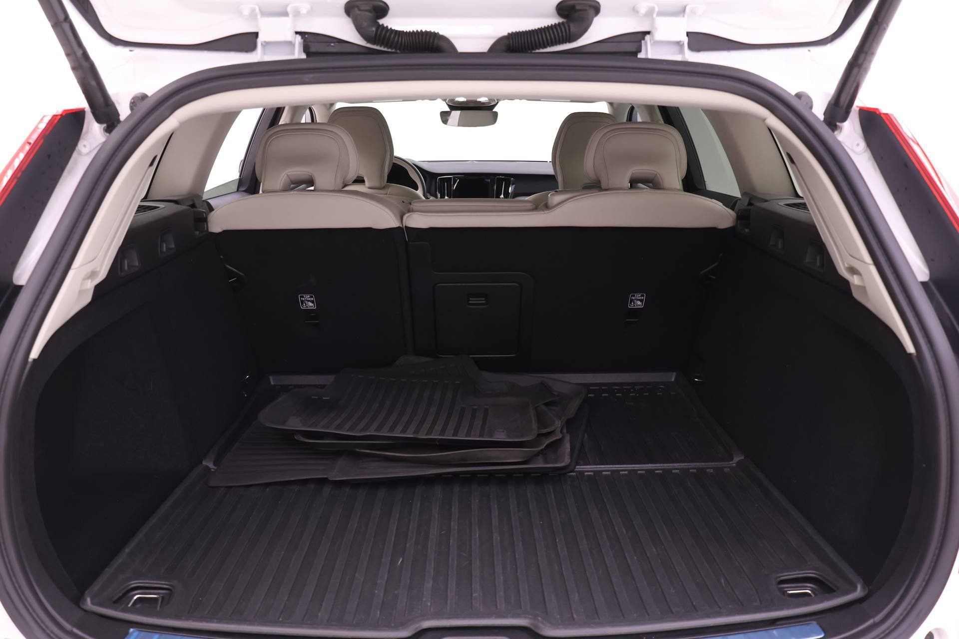 Certified 2023 Volvo V60 B5 Cross Country Plus w/ Climate Package image 18