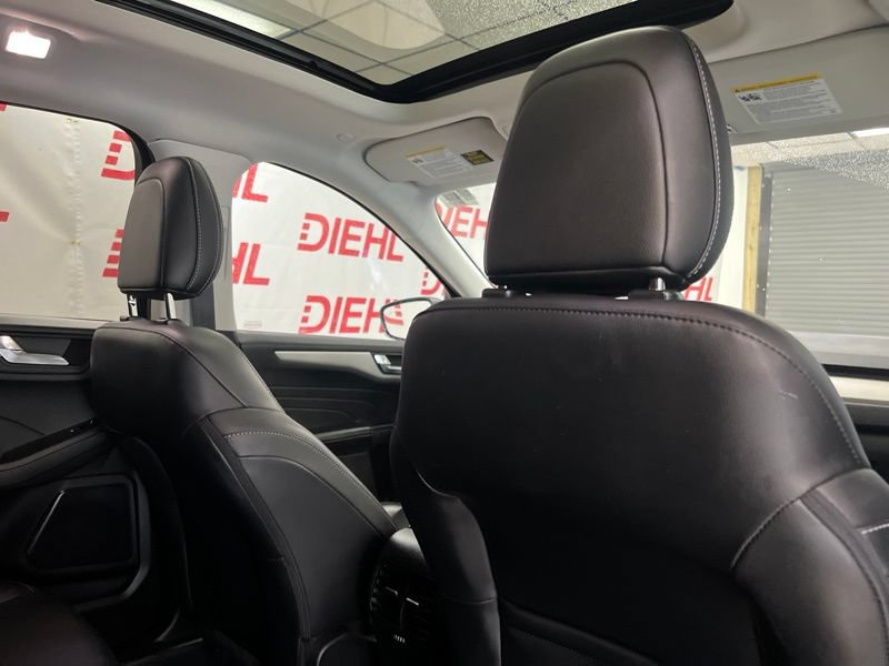Used 2021 Ford Escape SEL w/ Technology Package AWD/4WD image 12