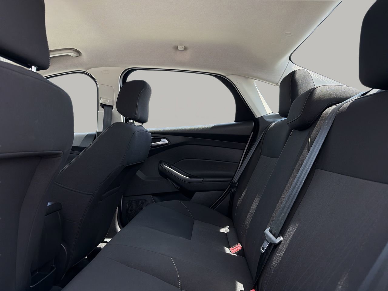 Used 2018 Ford Focus SE FWD image 16