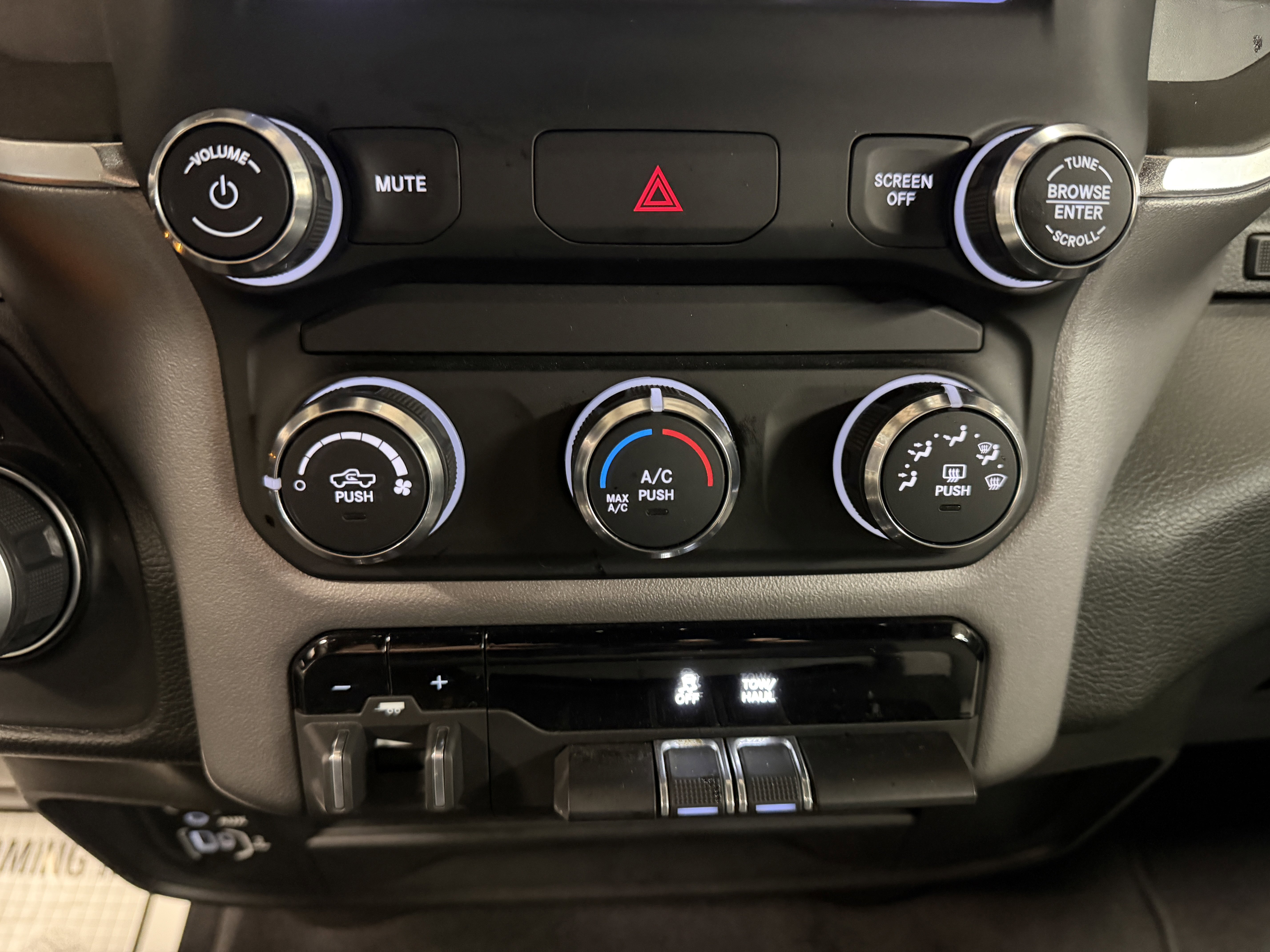 Used 2024 RAM 2500 Big Horn w/ Bed Utility Group image 17