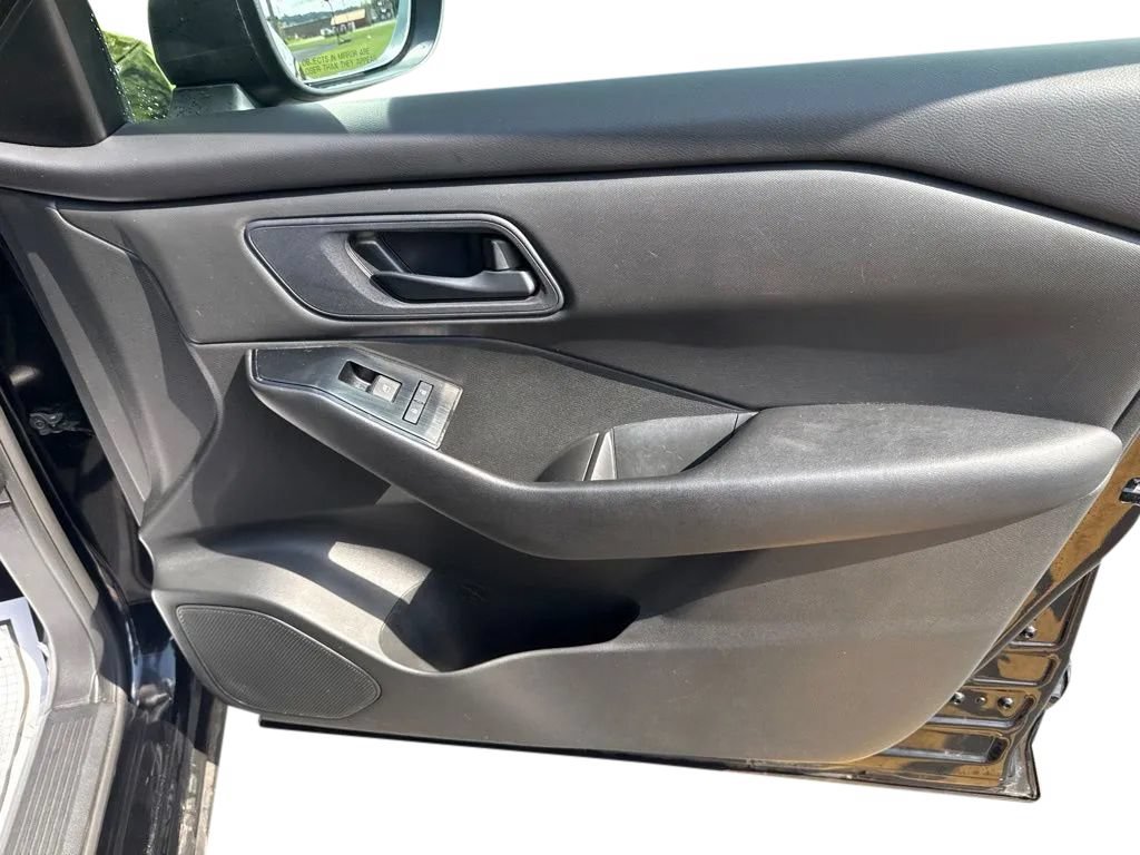 Used 2024 Nissan Rogue S FWD image 13