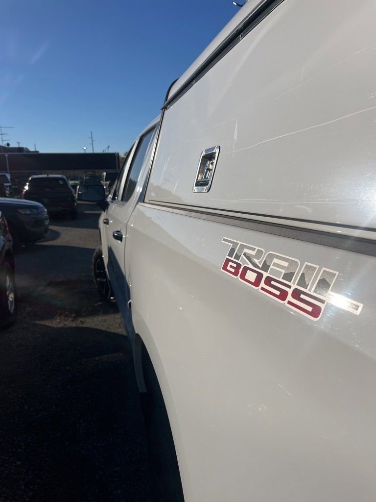 Used 2021 Chevrolet Silverado 1500 LT Trail Boss w/ Convenience Package II image 7