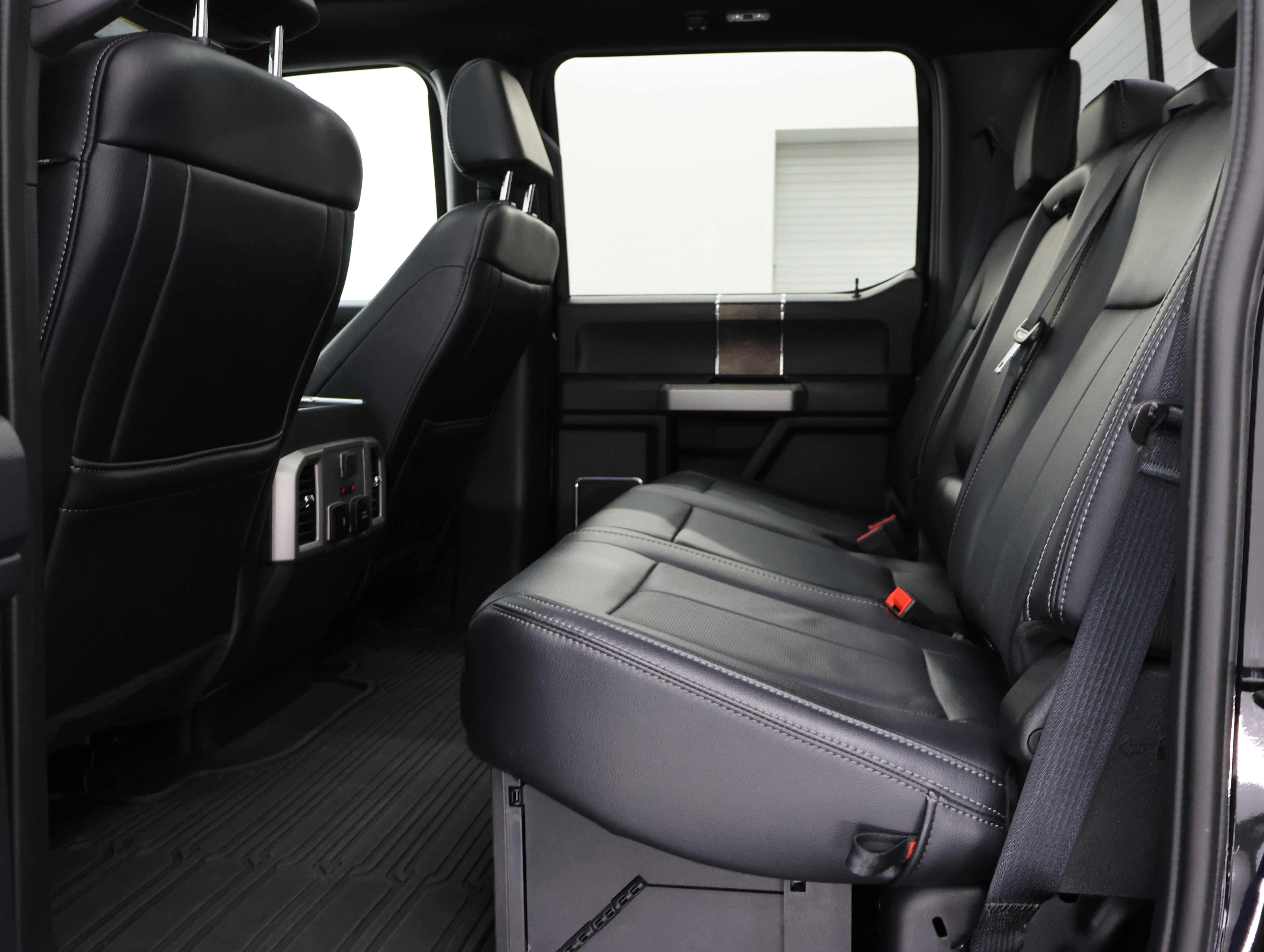 Used 2022 Ford F250 Lariat w/ Tremor Off-Road Package image 9