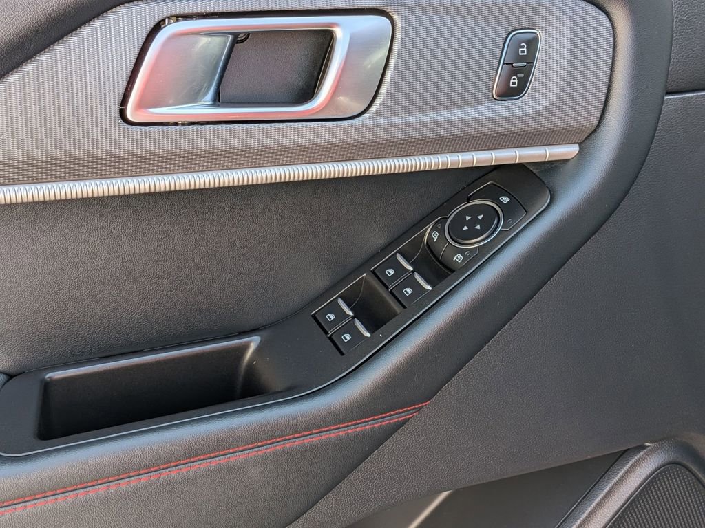 Used 2025 Ford Explorer ST-Line w/ ST-Line Street Pack image 13