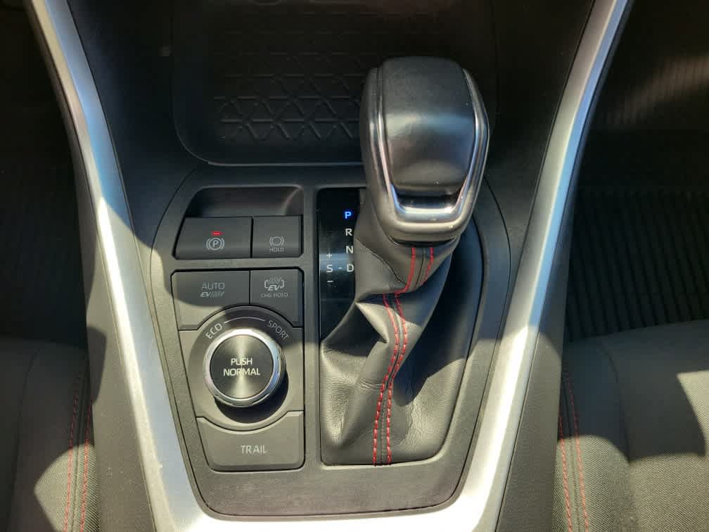 Used 2021 Toyota RAV4 SE w/ Weather & Moonroof Package AWD/4WD image 17
