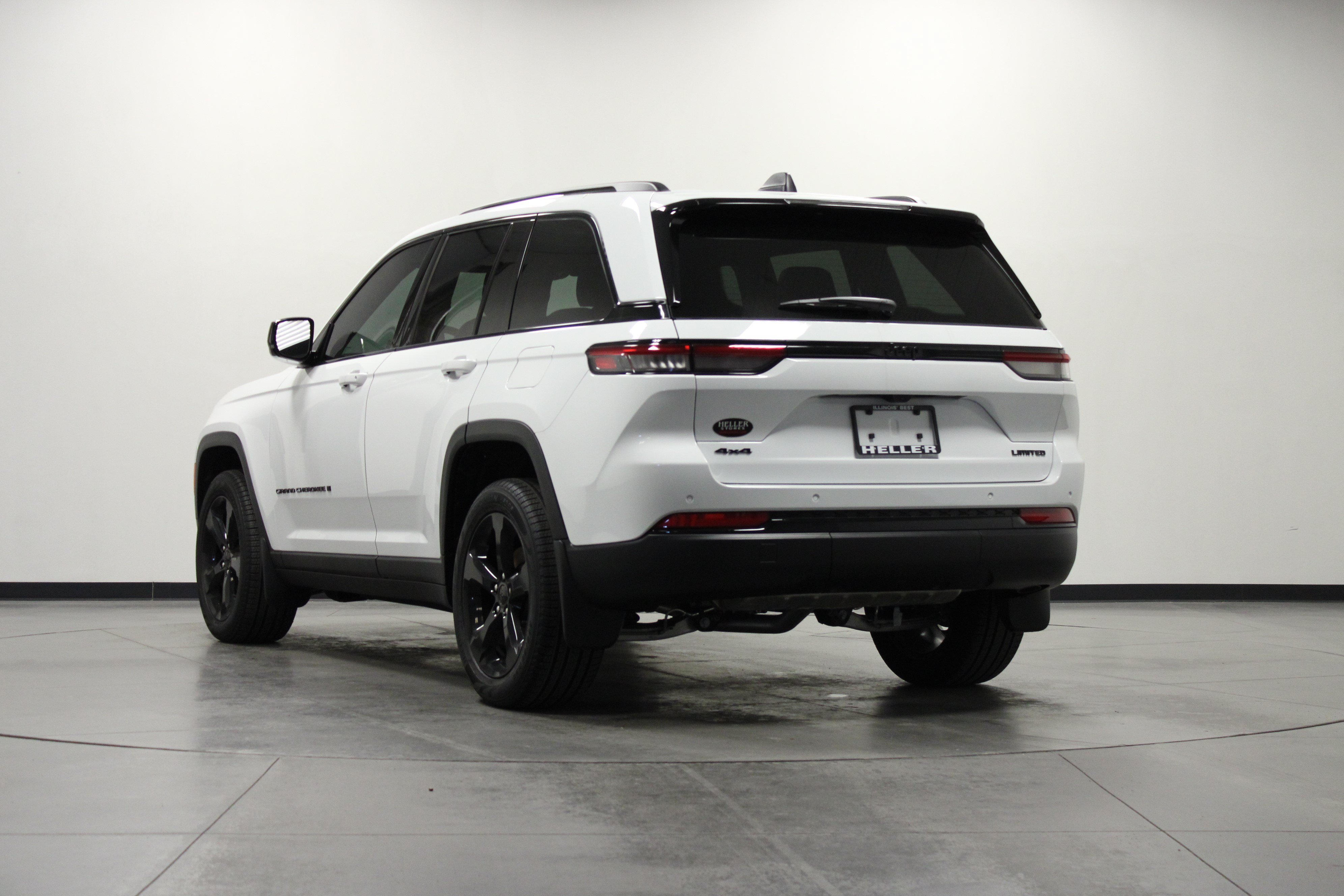 Used 2025 Jeep Grand Cherokee Limited w/ Black Appearance Package AWD/4WD image 6