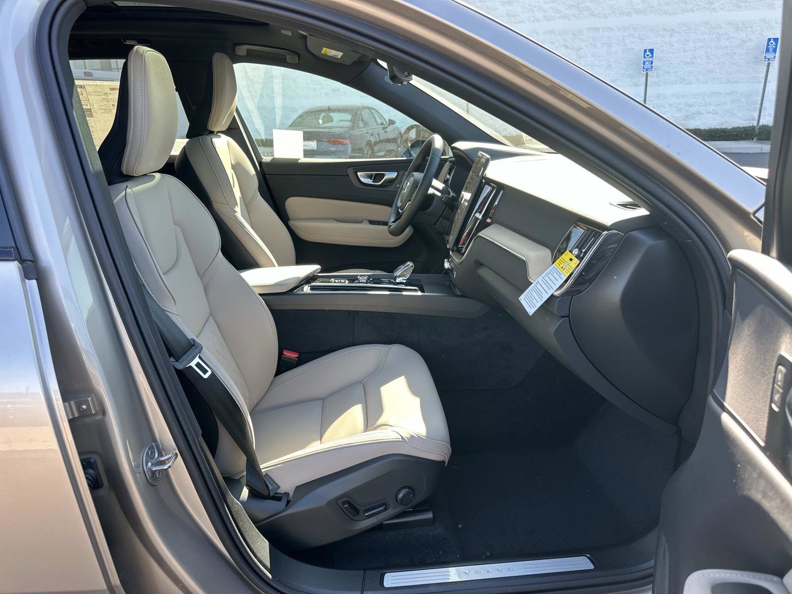 New 2026 Volvo XC60 T8 Plus w/ Protection Package Premier AWD/4WD image 20