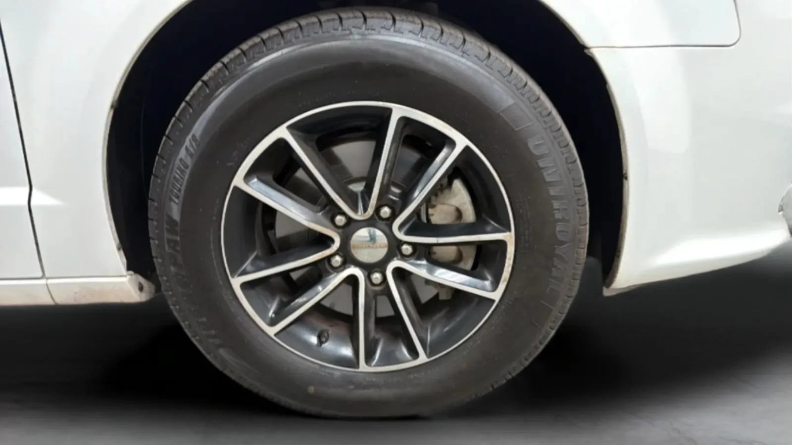 Used 2019 Dodge Grand Caravan GT FWD image 27