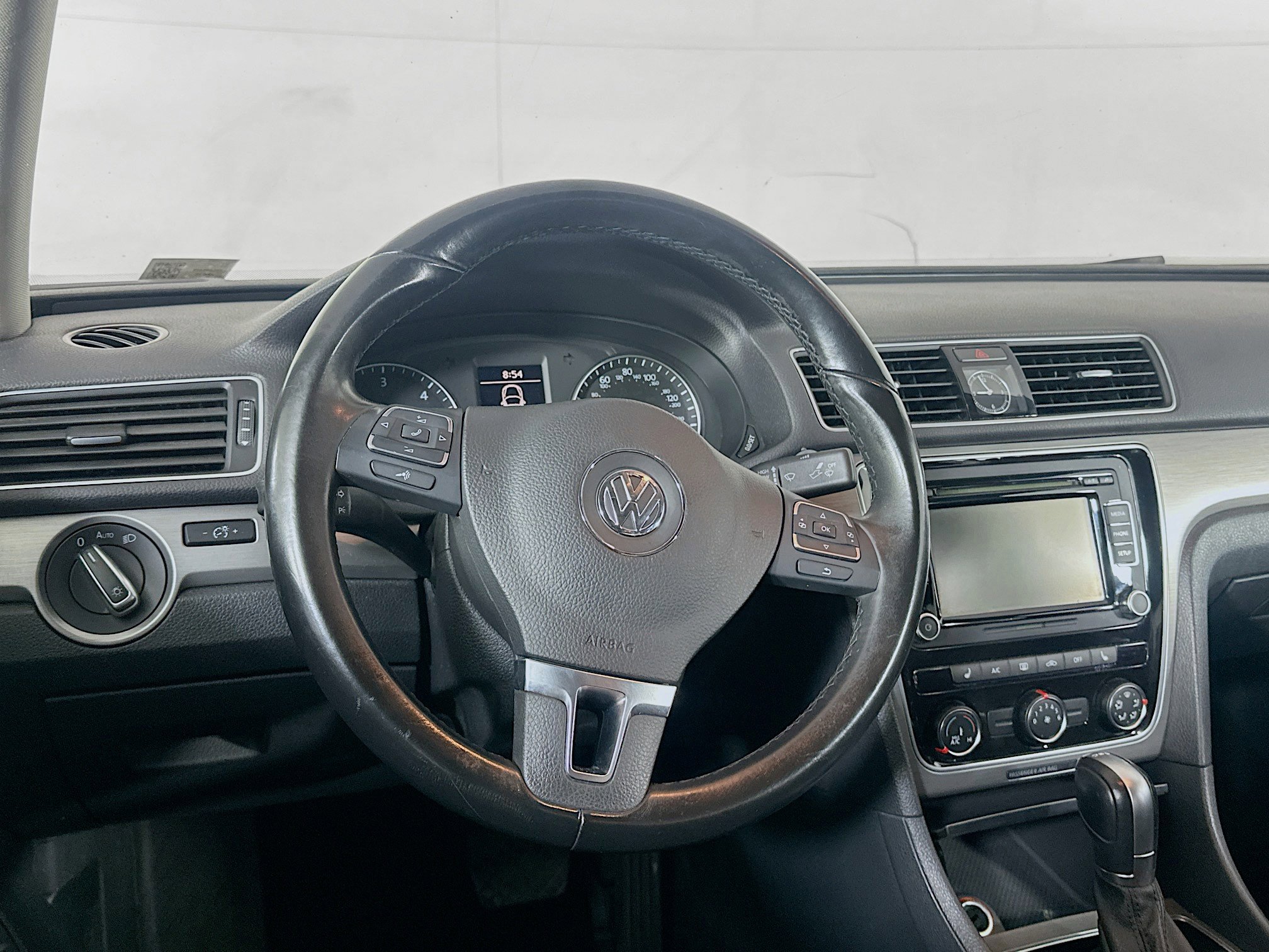 Used 2015 Volkswagen Passat TDI SE FWD image 18