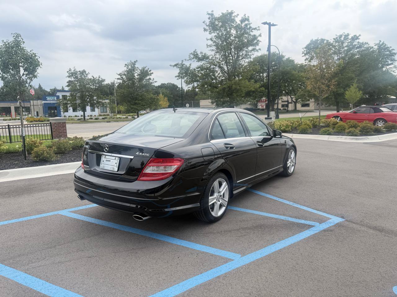 Used 2011 Mercedes-Benz C 300 4MATIC Sedan image 5