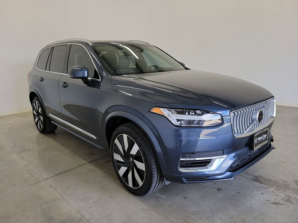 Used 2023 Volvo XC90 T8 Ultimate w/ Lounge Package image 4