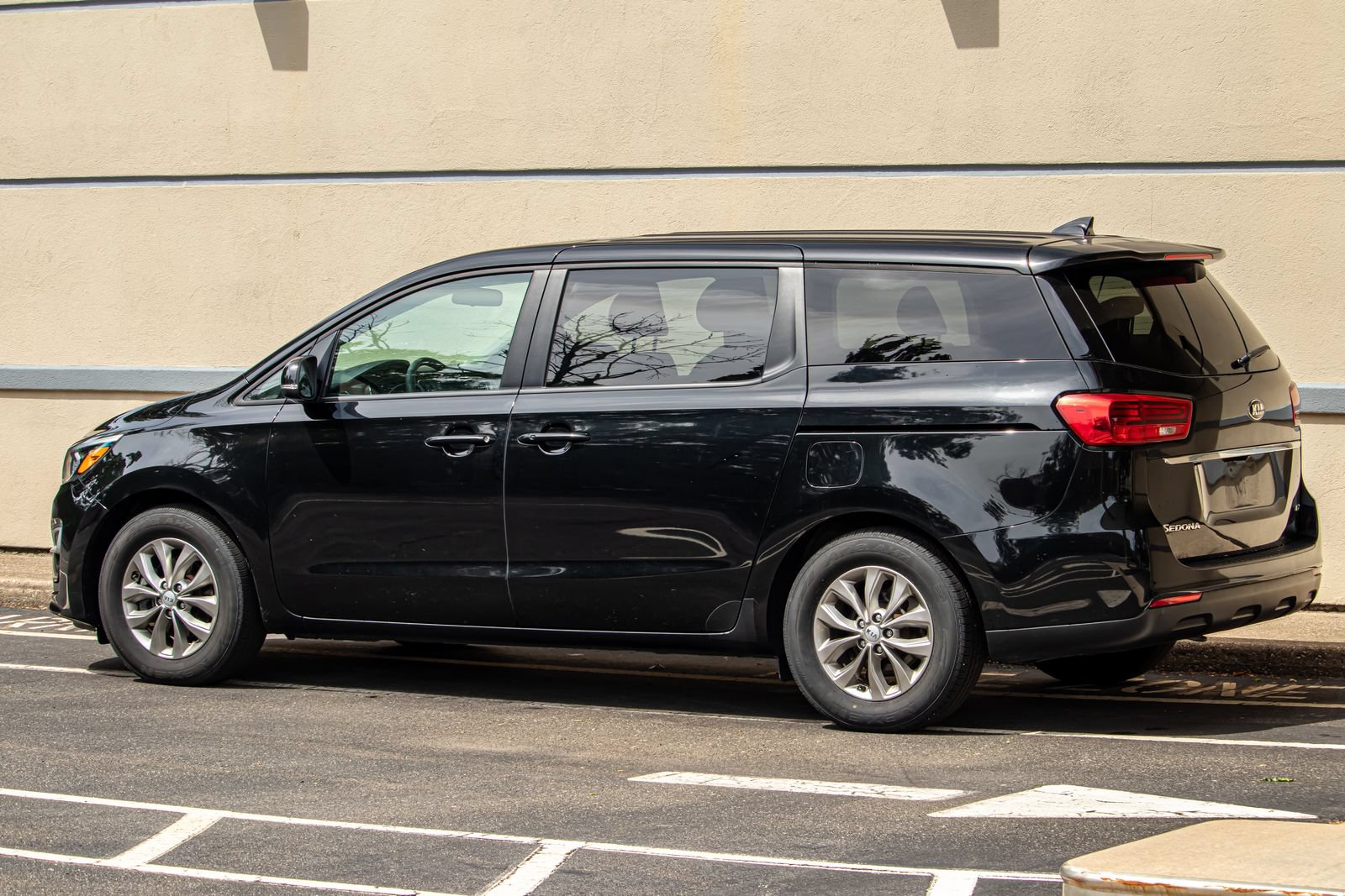 Used 2021 Kia Sedona LX FWD image 5