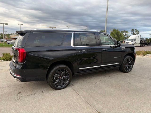 Used 2025 GMC Yukon XL Denali w/ Sun & Power Step Package AWD/4WD image 7