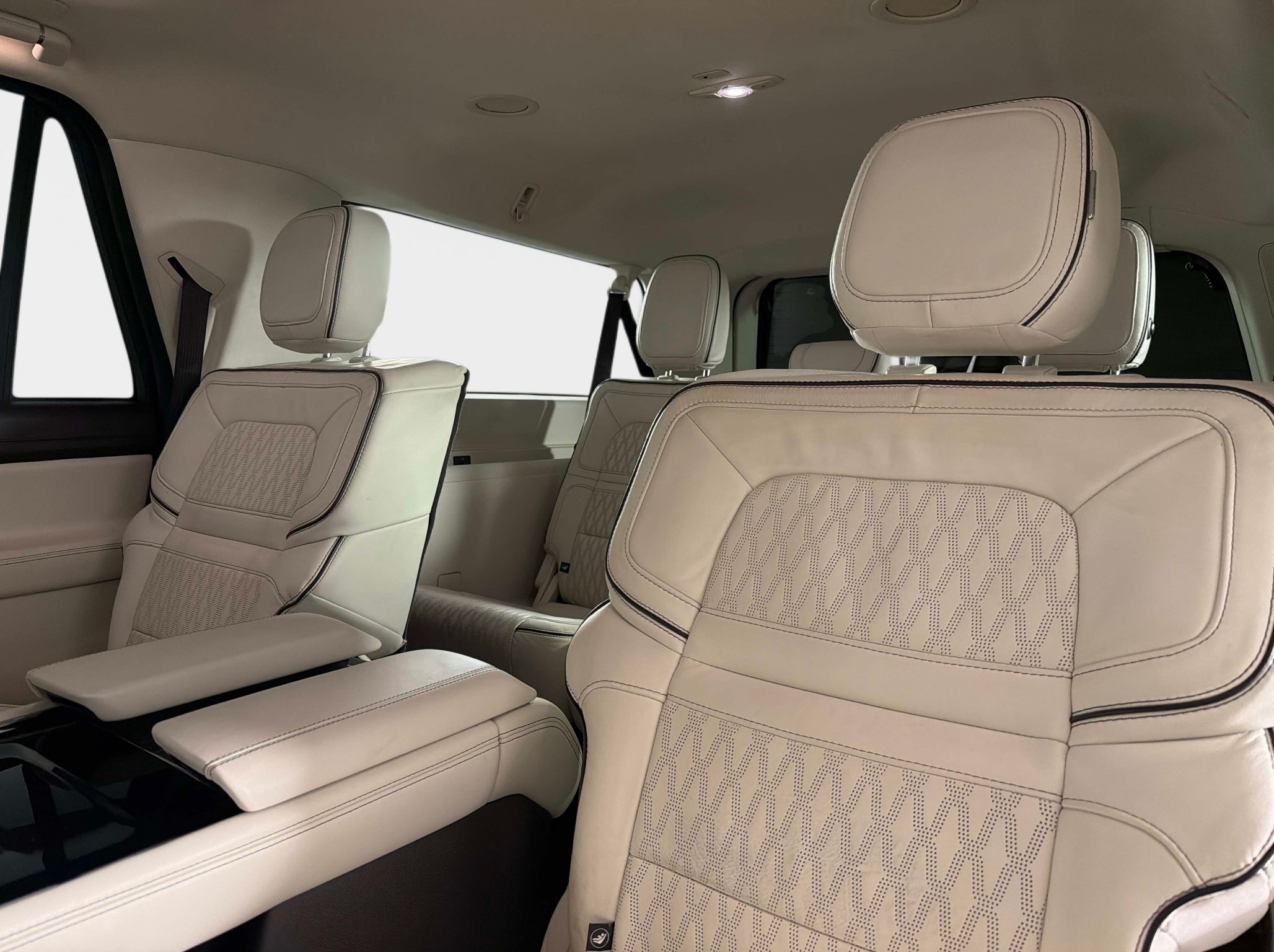 Used 2024 Lincoln Navigator L Black Label AWD/4WD image 32