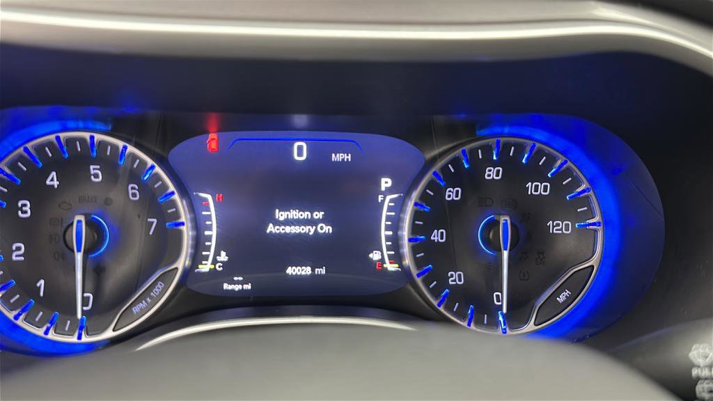 Used 2024 Chrysler Pacifica Touring-L FWD image 16