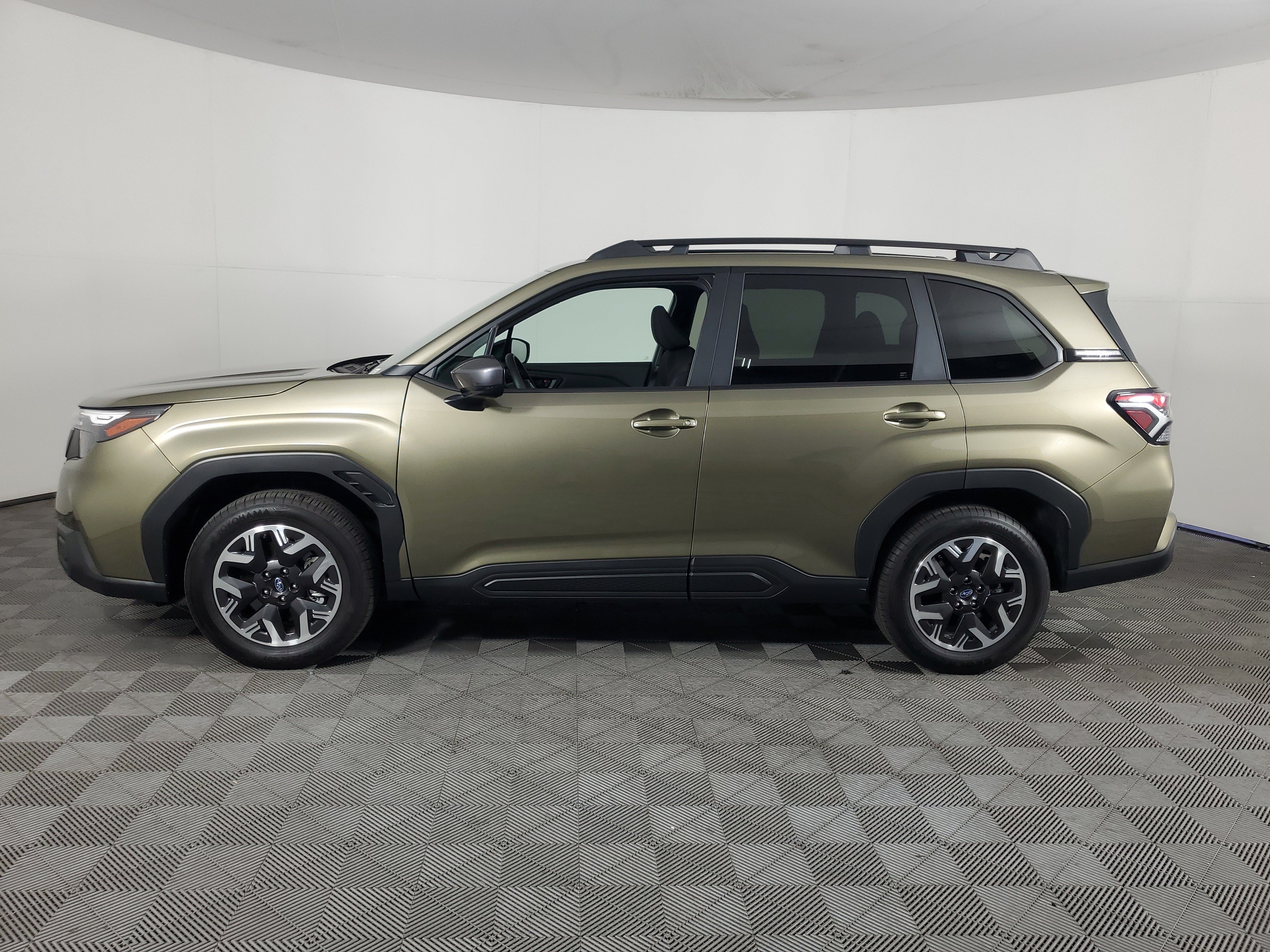 Used 2026 Subaru Forester Premium AWD/4WD image 7