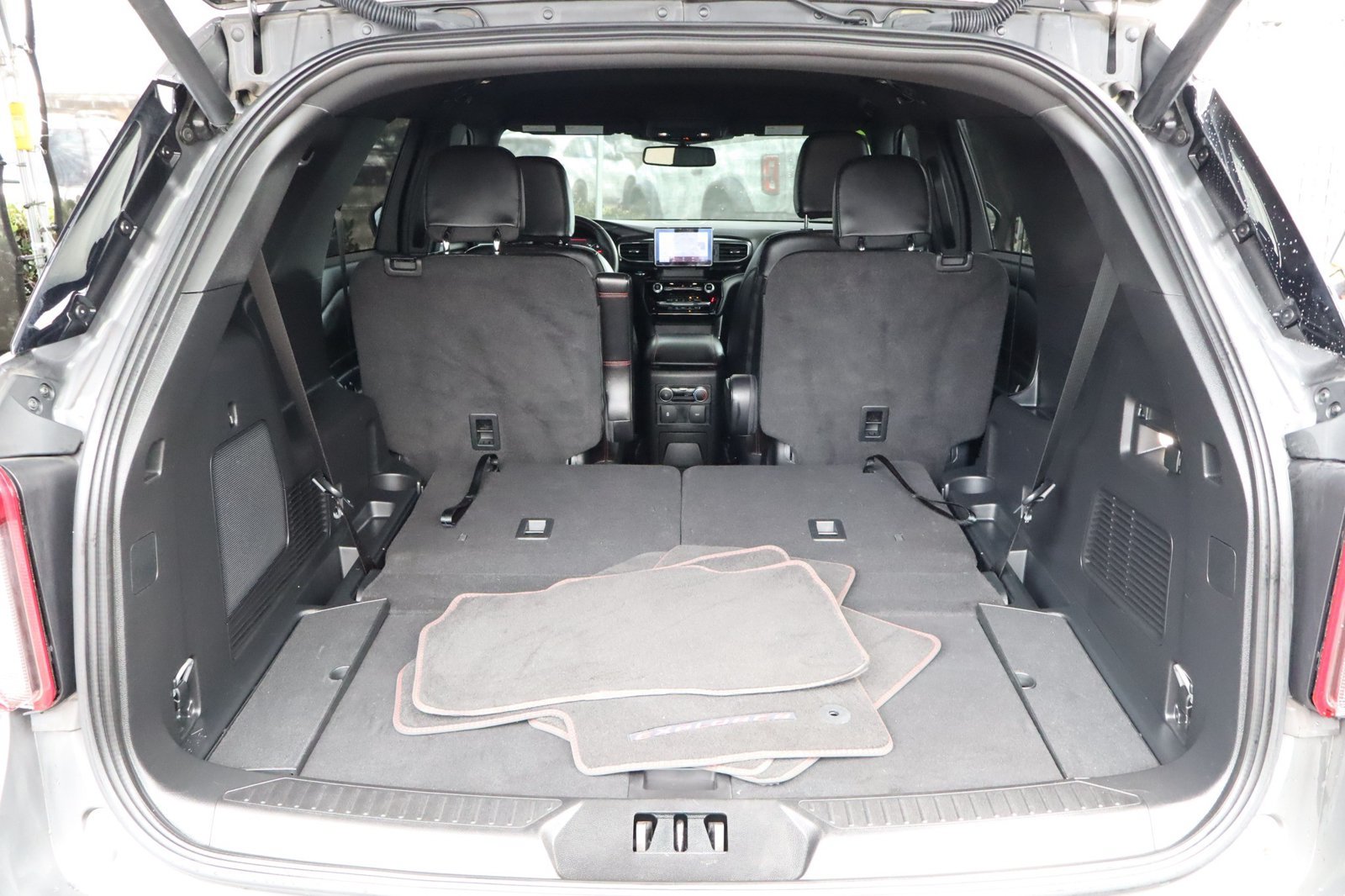 Used 2023 Ford Explorer ST-Line w/ Class IV Trailer Tow Package RWD image 37