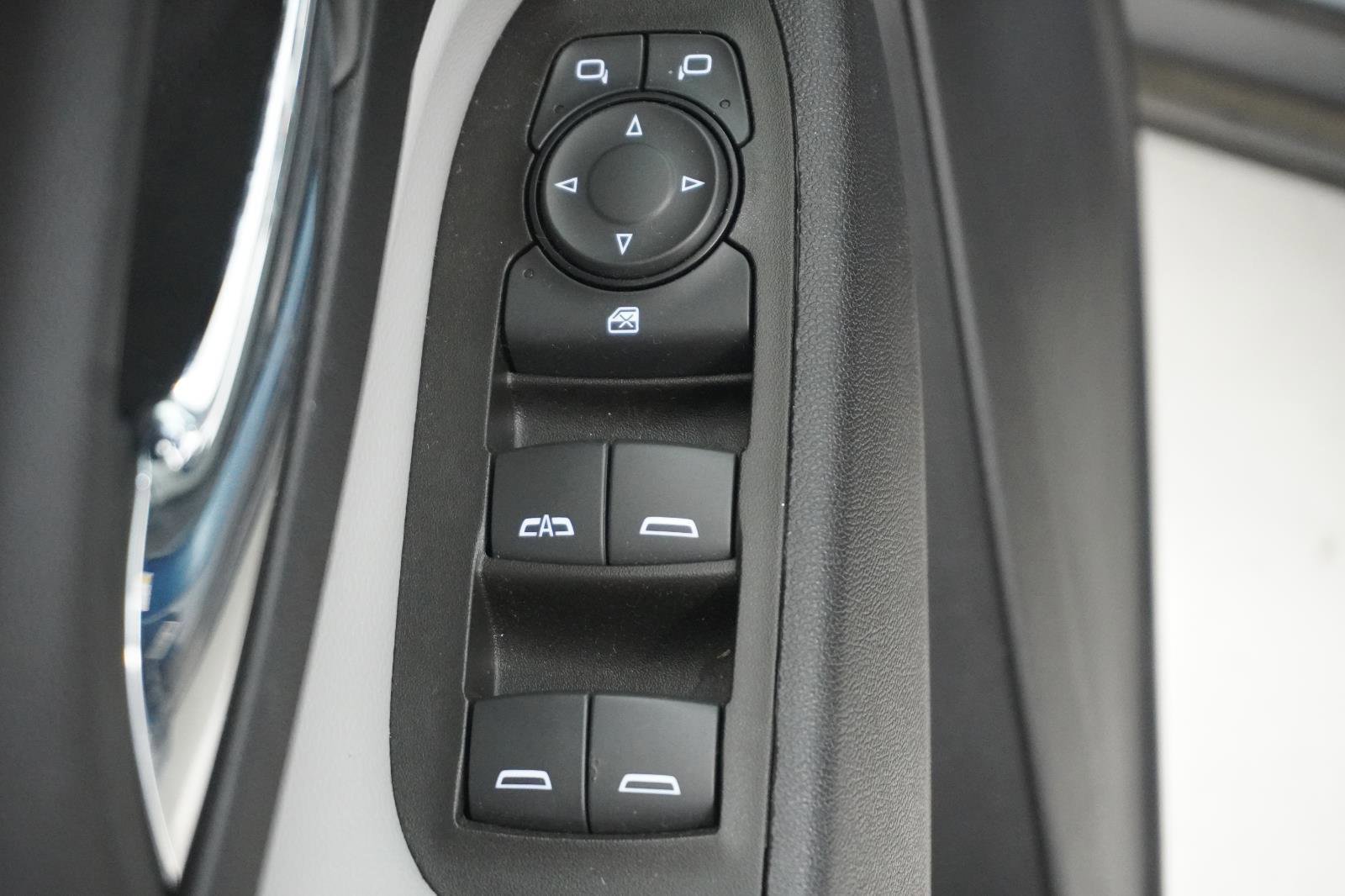 Used 2024 Chevrolet Equinox LS w/ Driver Confidence II Package image 13