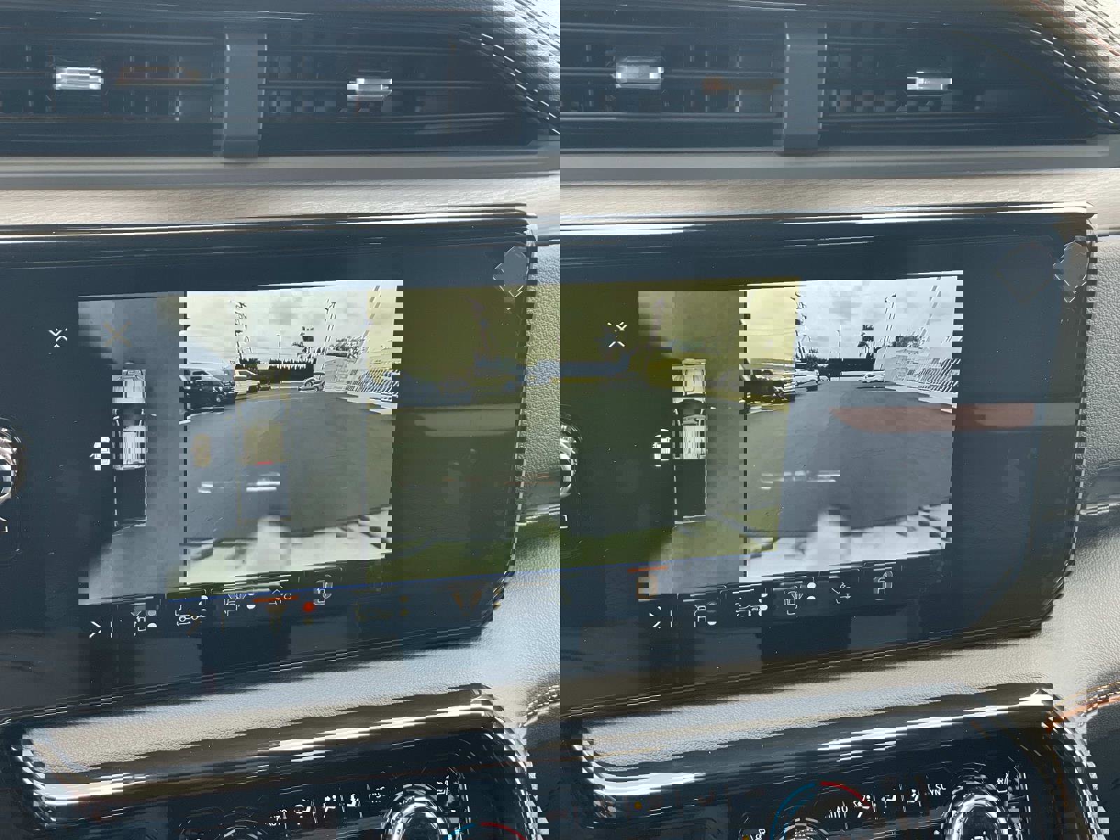 New 2026 GMC Sierra 2500 AT4 w/ AT4 Premium Plus Package image 14