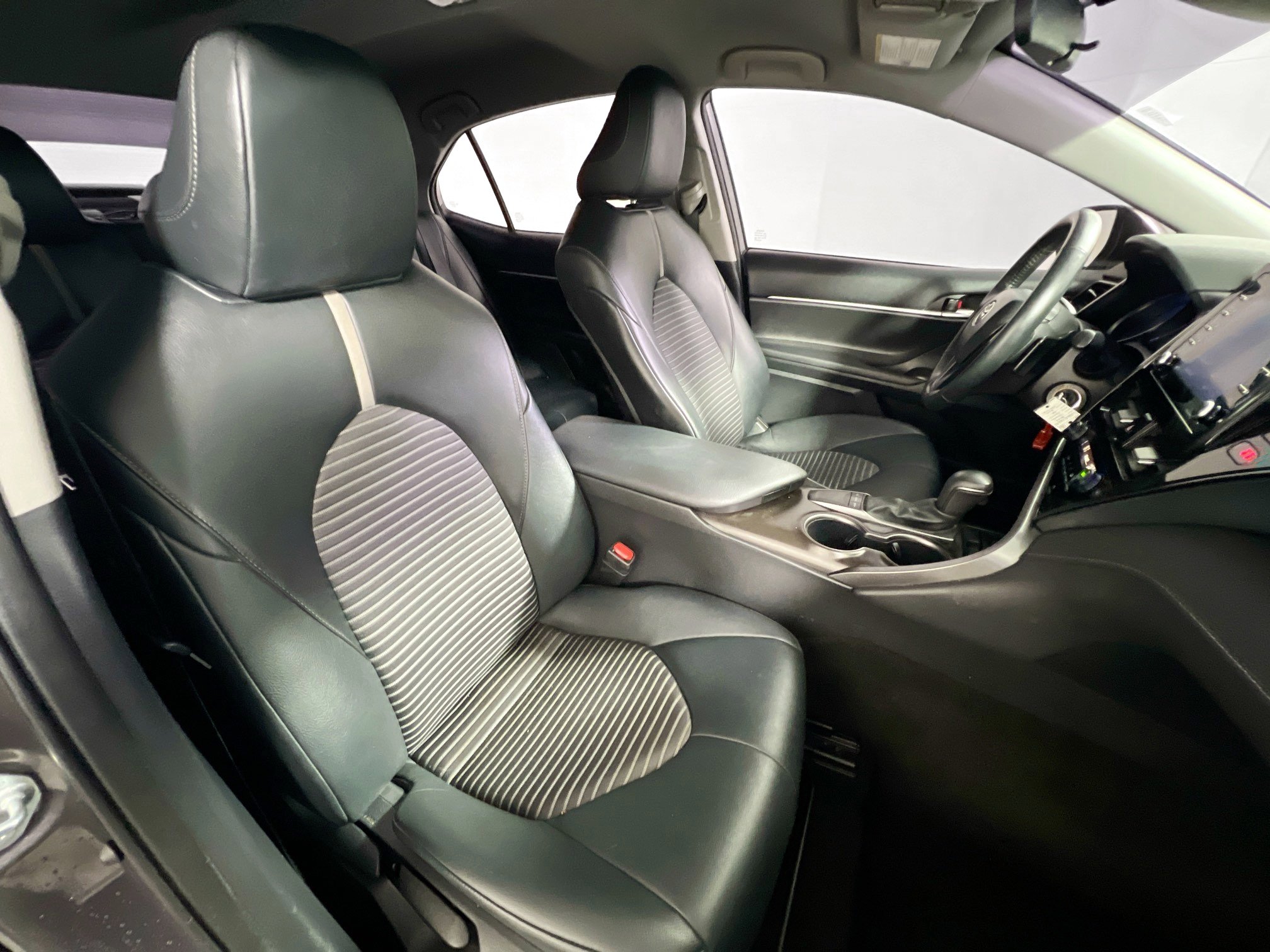 Used 2023 Toyota Camry SE image 30