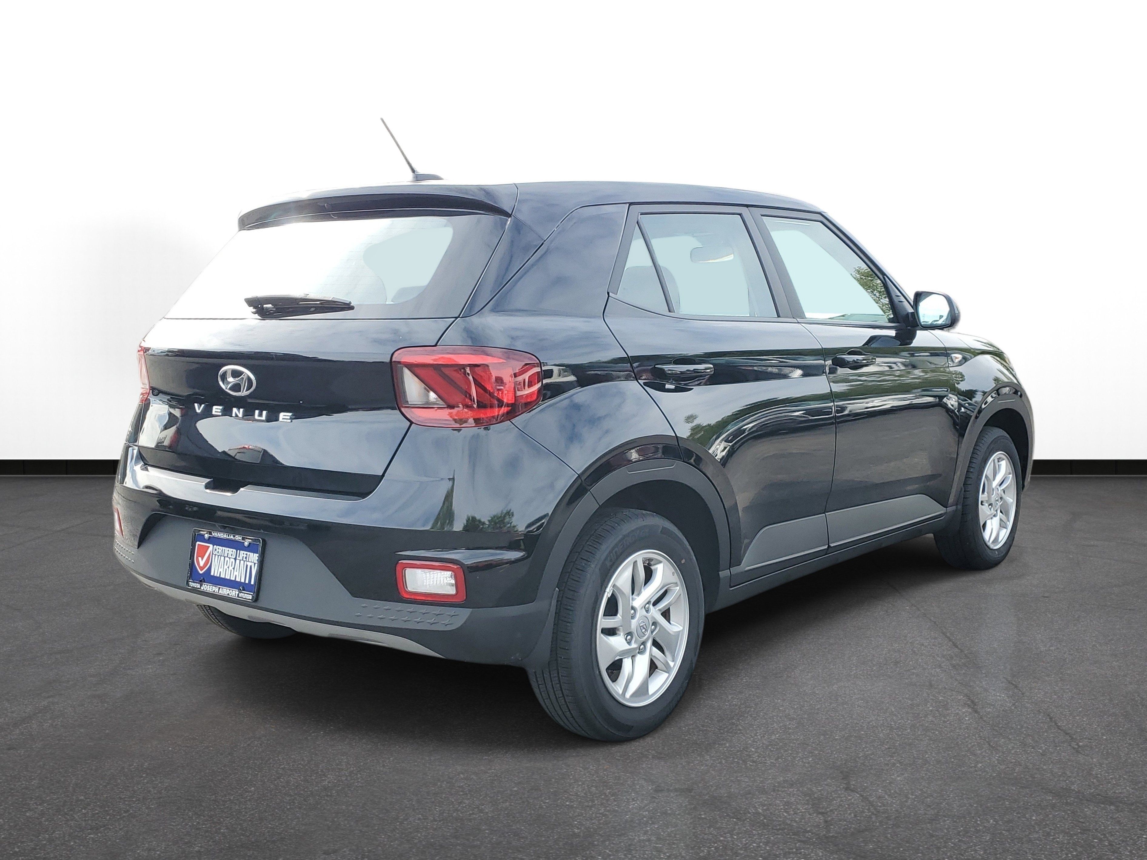 Used 2025 Hyundai Venue SE FWD image 4
