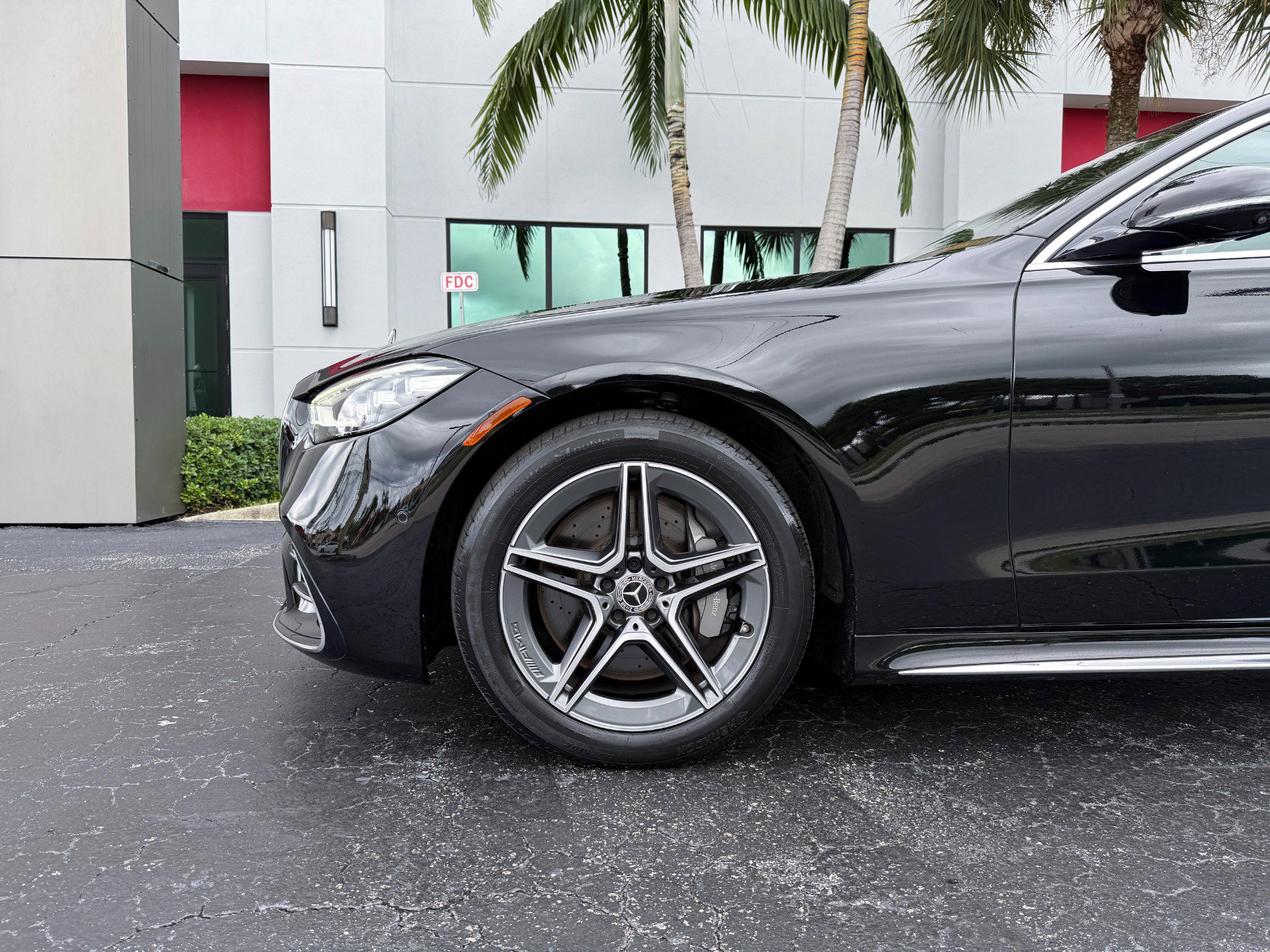 Used 2022 Mercedes-Benz S 500 4MATIC w/ AMG Line Package image 11