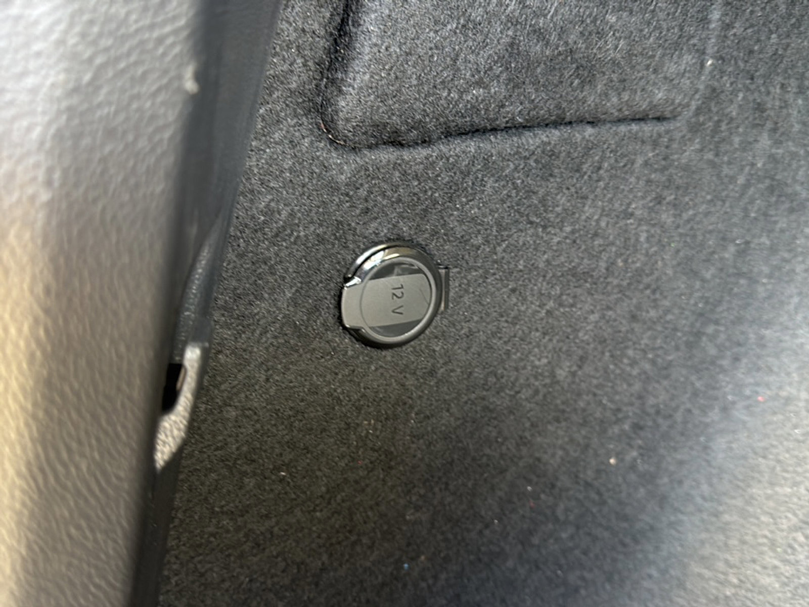 Used 2024 Volkswagen Taos SE image 25