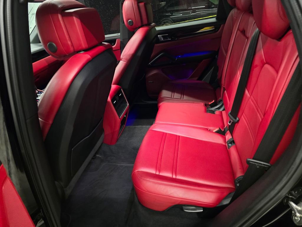 Used 2021 Porsche Cayenne S image 23