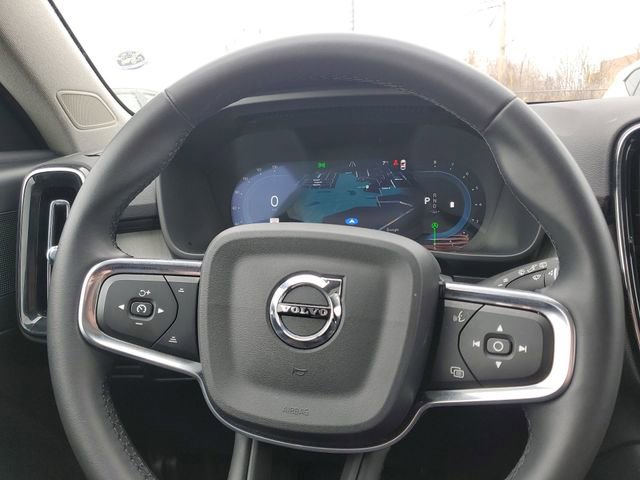 Used 2025 Volvo XC40 B5 Core image 11