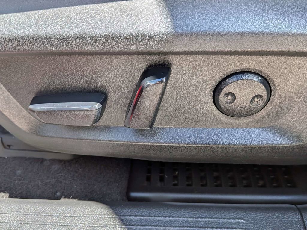 Used 2023 Nissan Rogue SV image 17