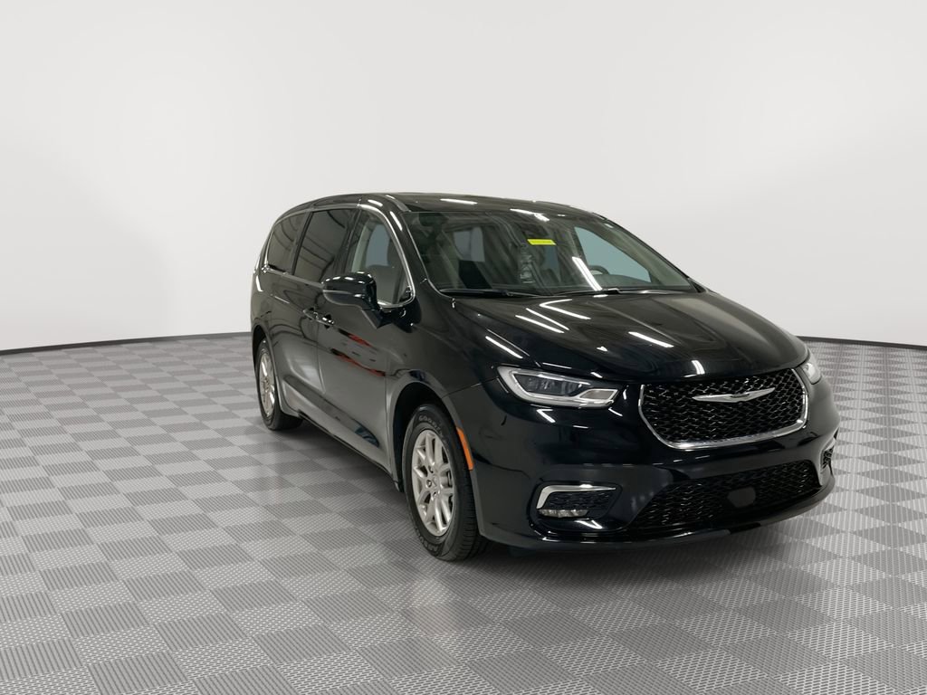 Used 2024 Chrysler Pacifica Touring-L image 13