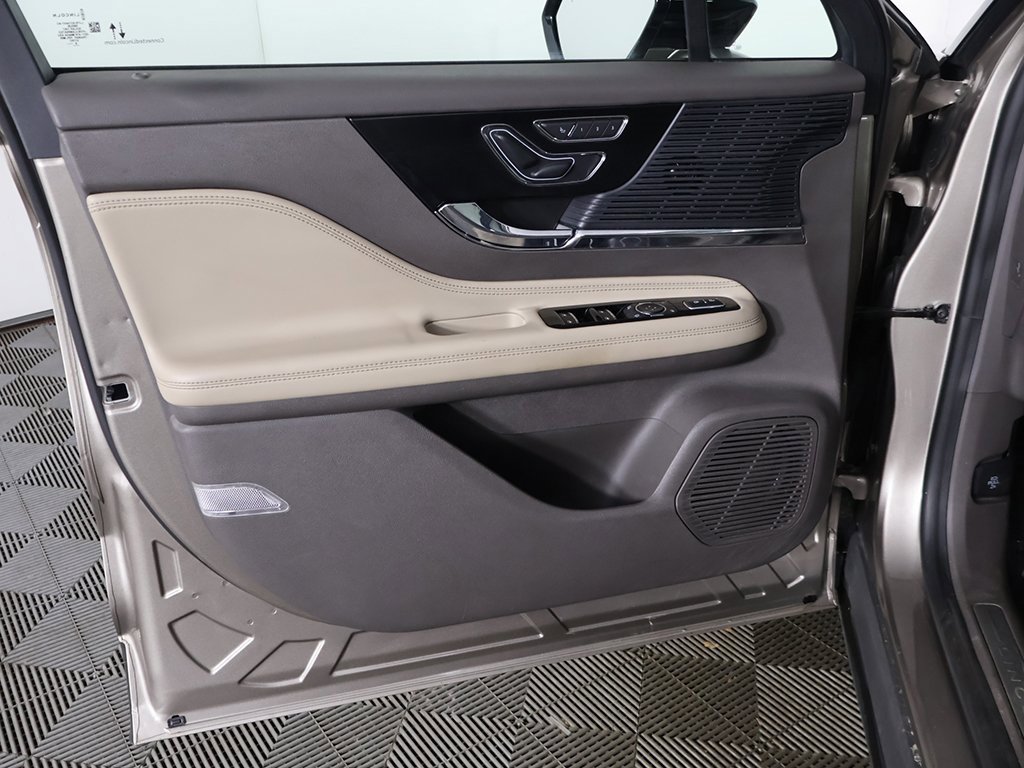 Used 2020 Lincoln Corsair AWD w/ Premium Package image 25