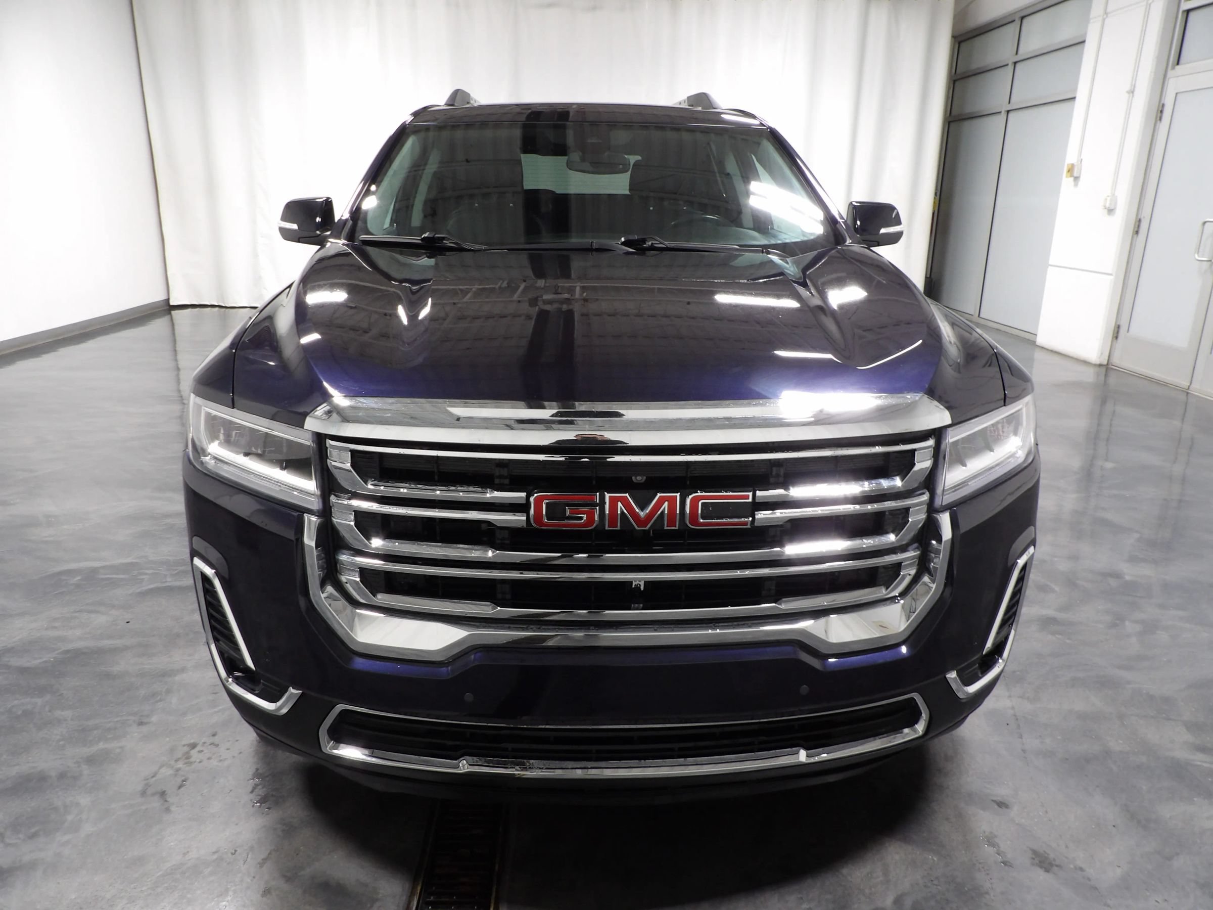 Used 2022 GMC Acadia SLT w/ Preferred Package AWD/4WD image 3