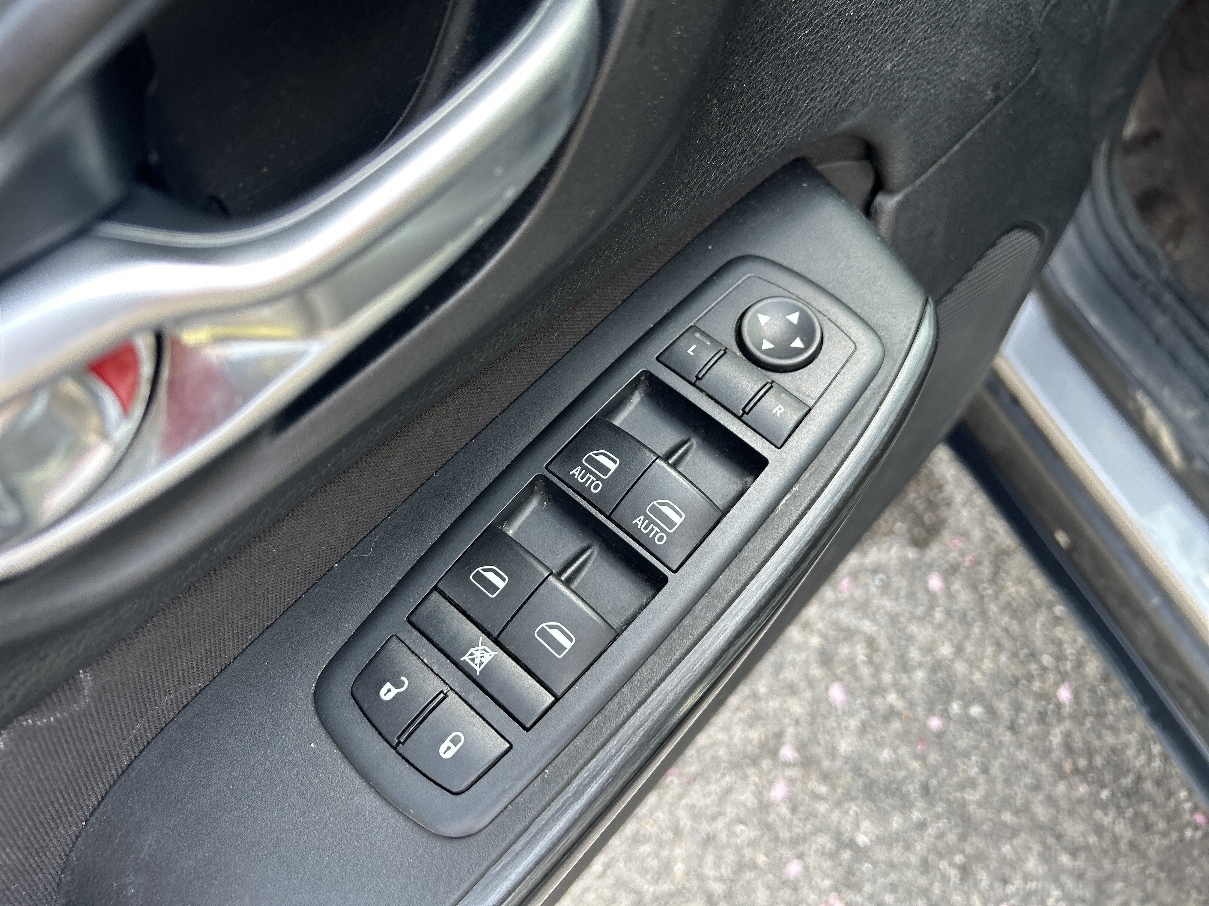 Used 2017 Jeep Cherokee Latitude AWD/4WD image 14
