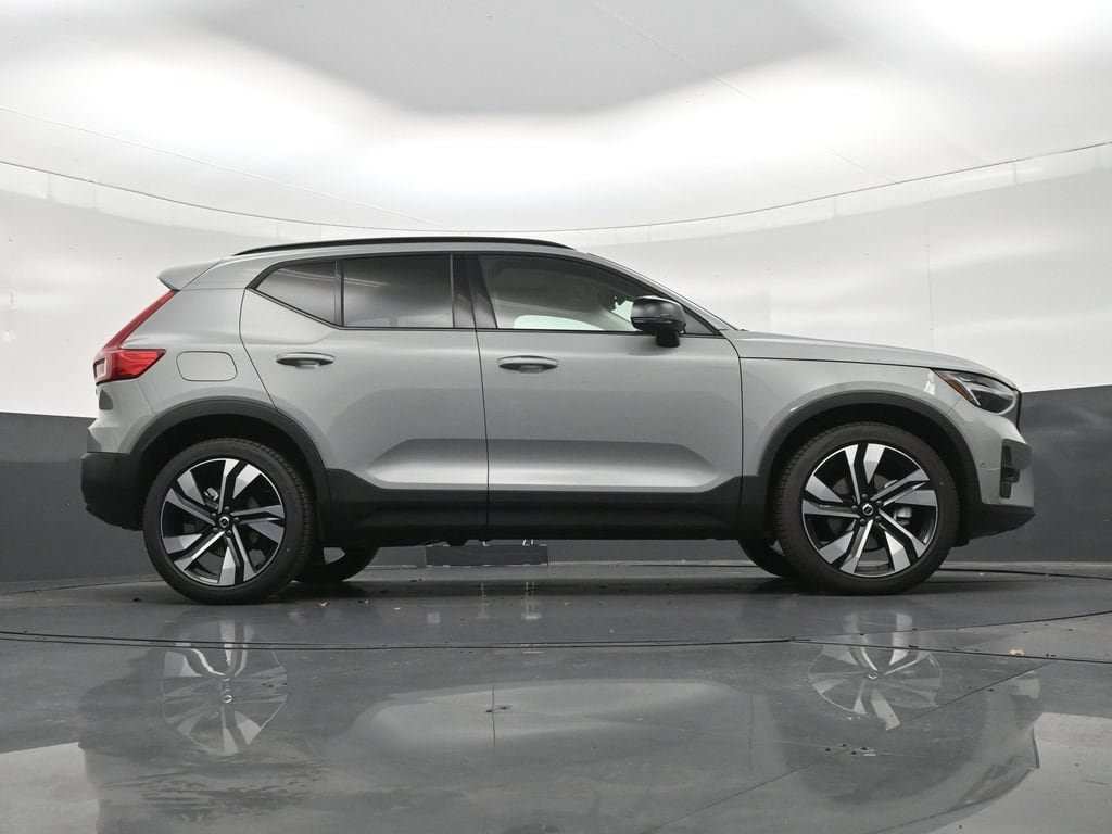 New 2026 Volvo XC40 B5 Plus w/ Protection Package Premier AWD/4WD image 26