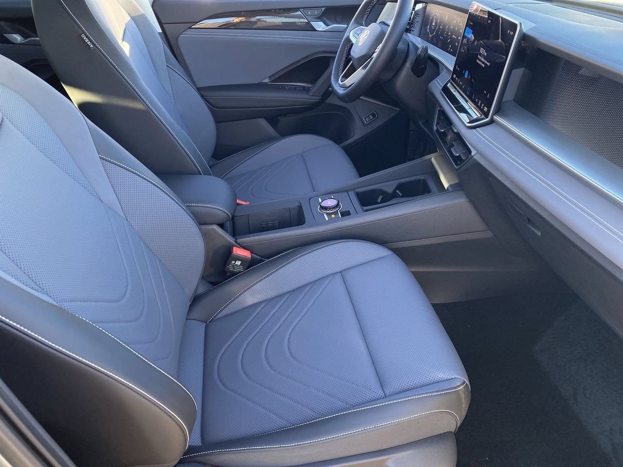 New 2026 Volkswagen Tiguan SE FWD image 8