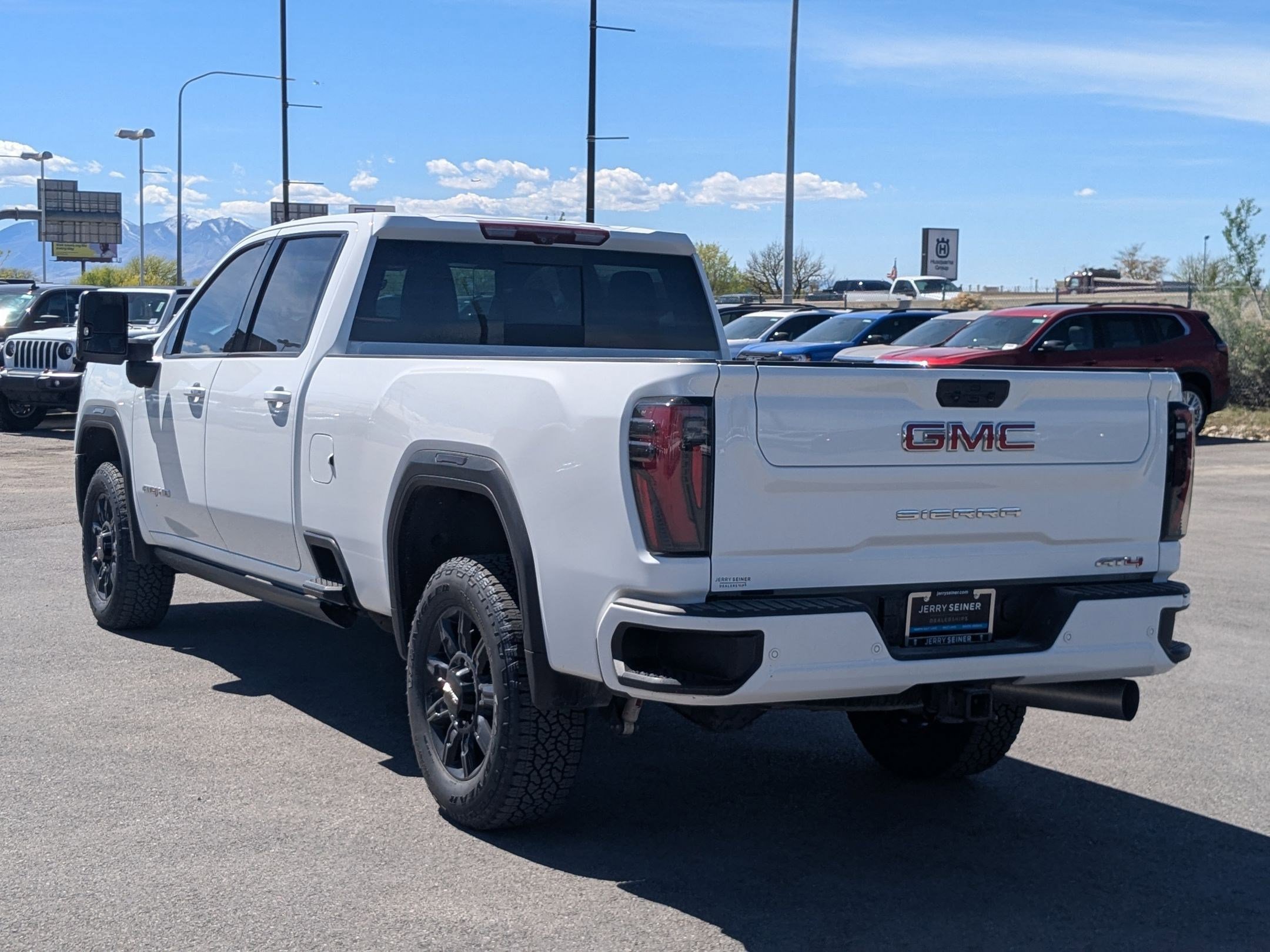 Used 2024 GMC Sierra 3500 AT4 w/ AT4 Premium Plus Package AWD/4WD image 3