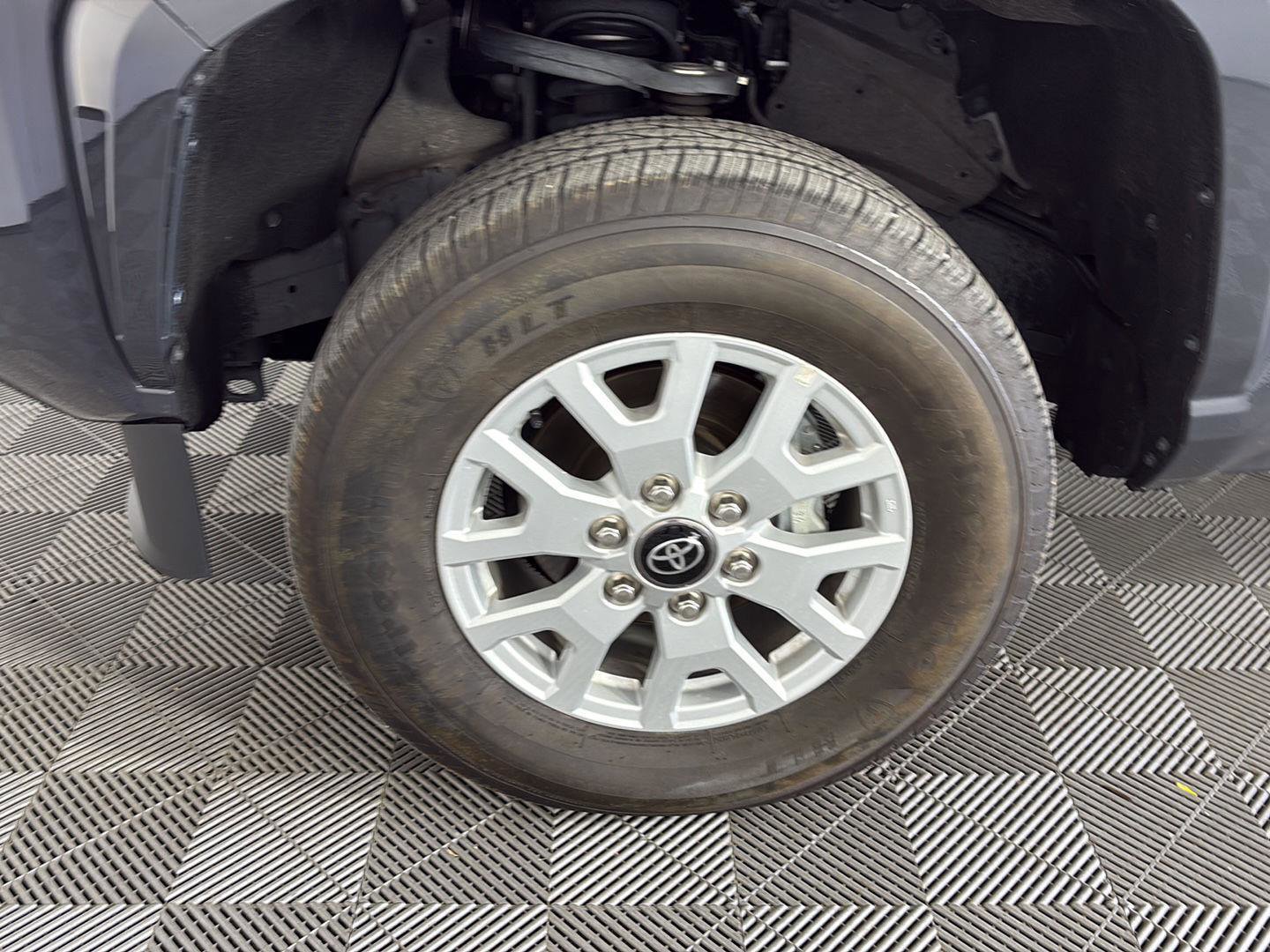 Used 2024 Toyota Tacoma SR5 AWD/4WD image 15