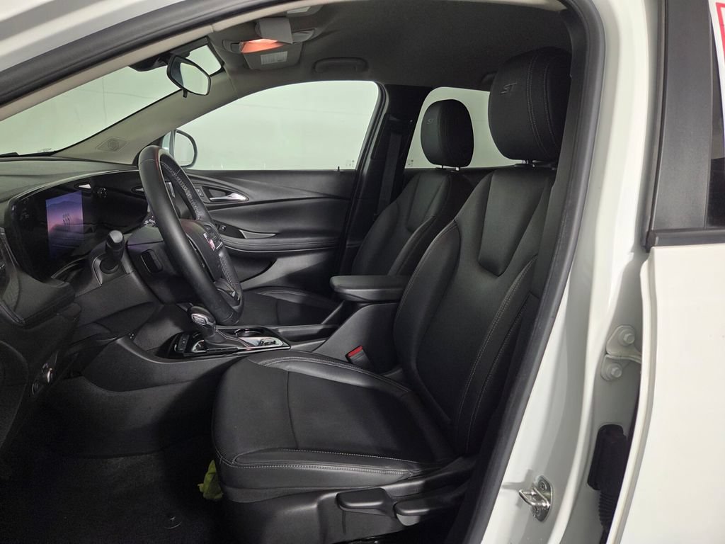 Used 2024 Buick Encore GX Sport Touring FWD image 10