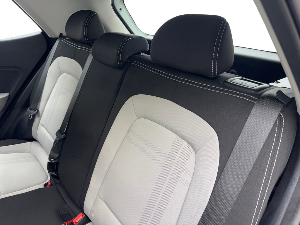 Used 2025 Hyundai Venue SEL image 32