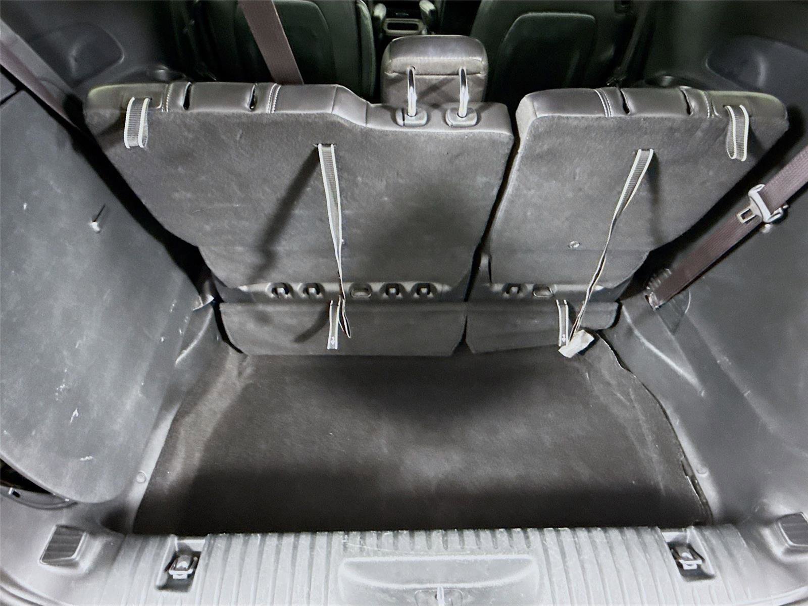 Used 2025 Chrysler Pacifica Select image 25