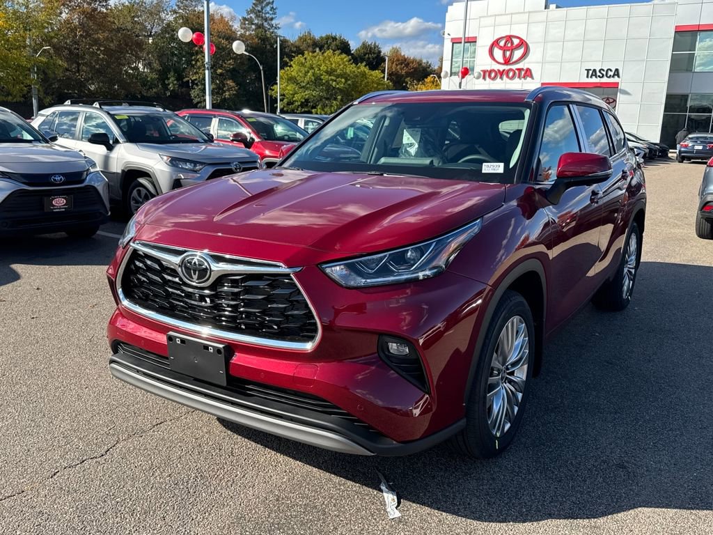 New 2026 Toyota Highlander Platinum image 3
