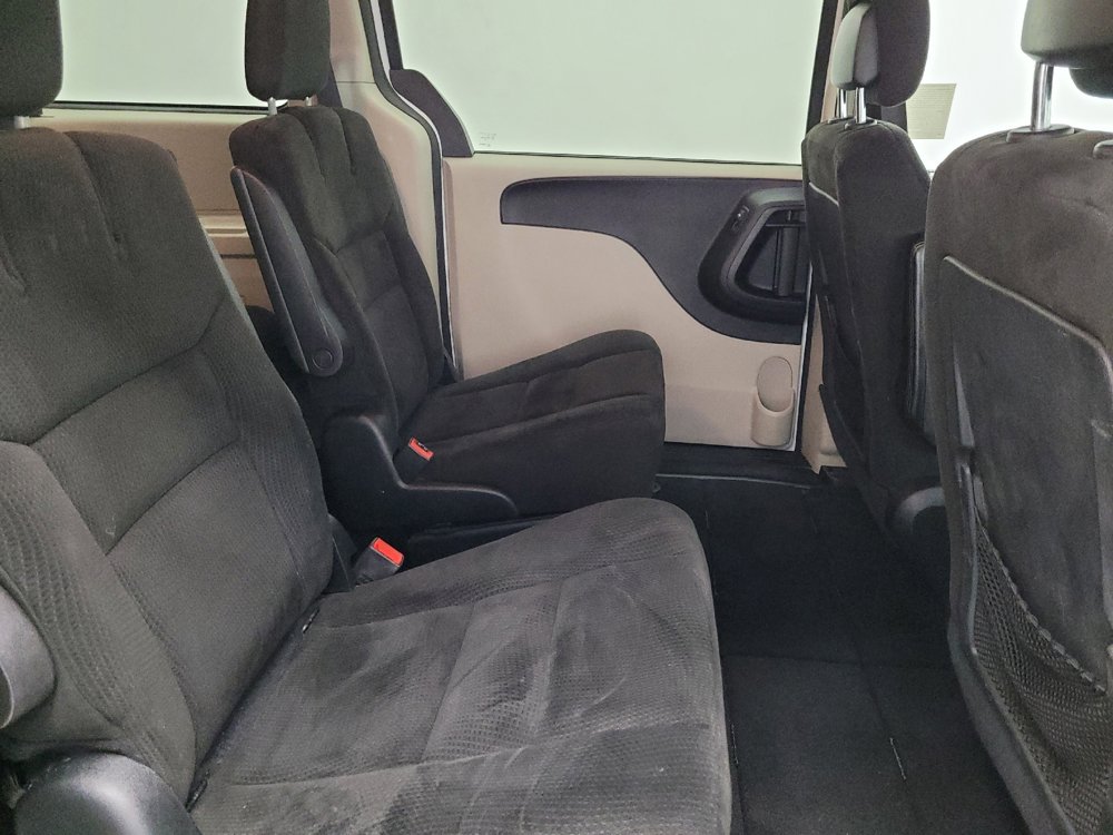 Used 2016 Dodge Grand Caravan SXT image 19