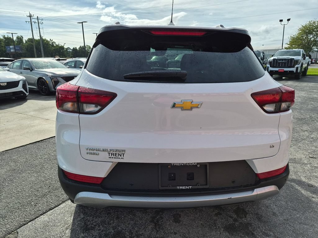 Used 2022 Chevrolet TrailBlazer LT w/ Convenience Package AWD/4WD image 3
