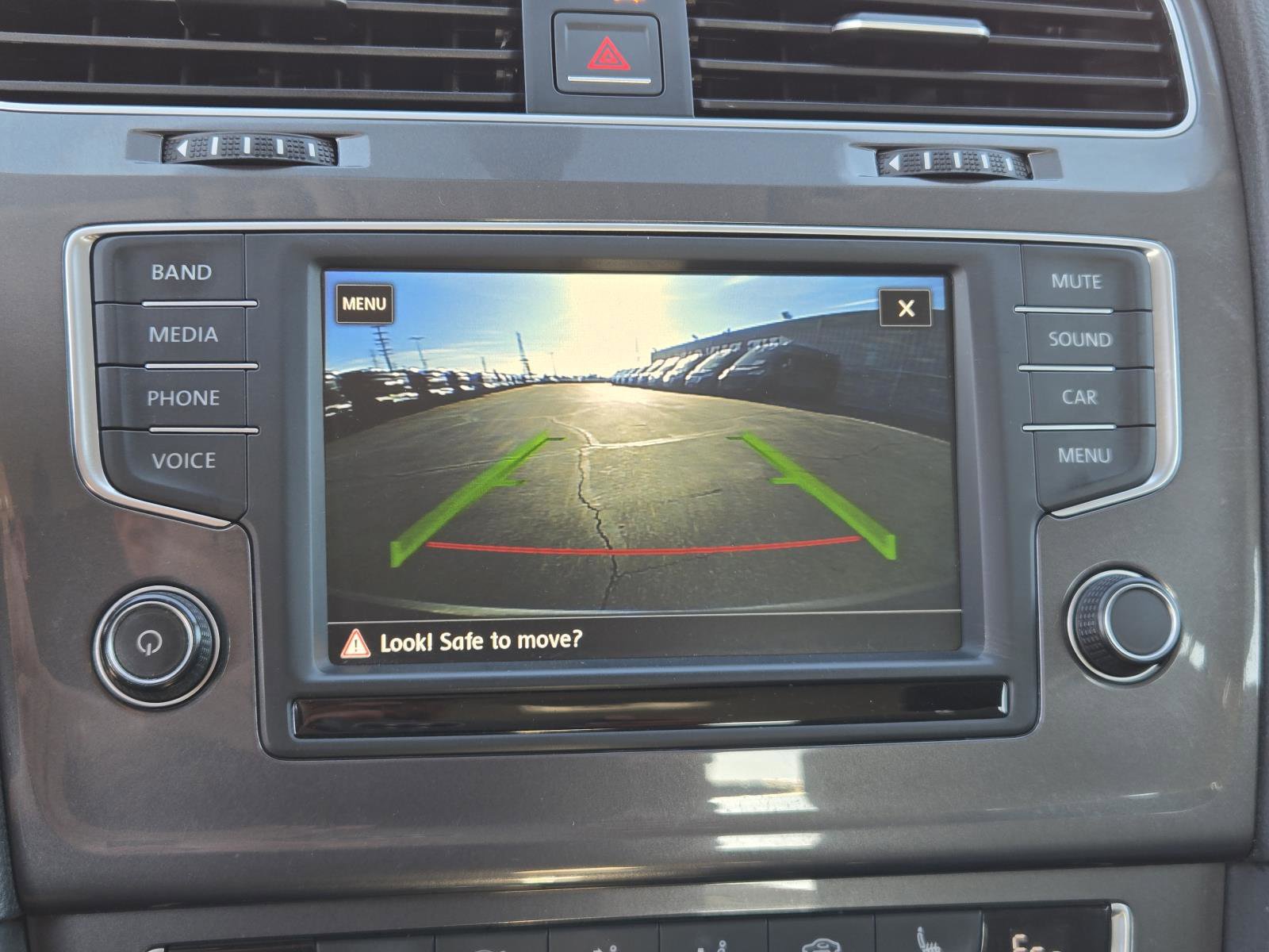 Used 2016 Volkswagen e-Golf SE w/ DC Fast Charging Package image 10
