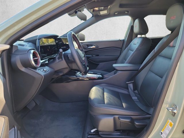 Used 2024 Chevrolet Trax RS w/ Sunroof Package FWD image 17