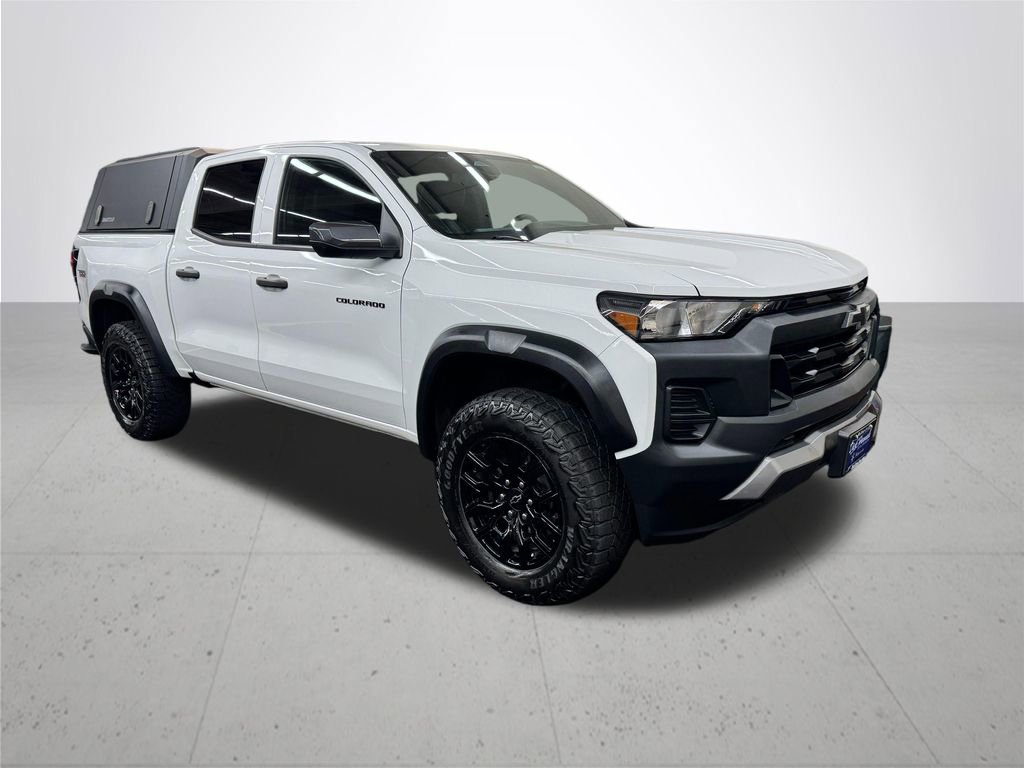 Used 2025 Chevrolet Colorado Trail Boss image 9