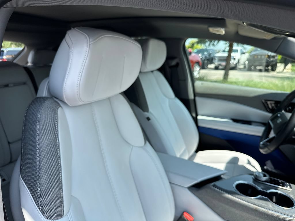 Certified 2025 Cadillac Optiq Sport 1 AWD/4WD image 38