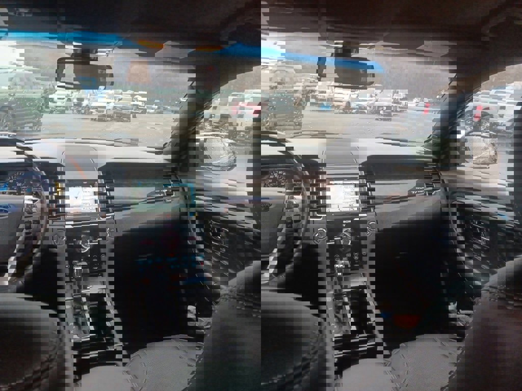 Used 2018 Ford Taurus Limited image 22