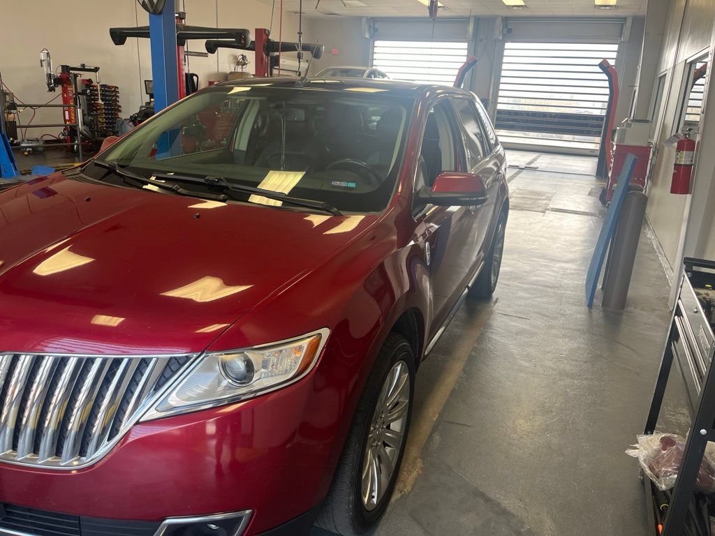 Used 2013 Lincoln MKX AWD image 1